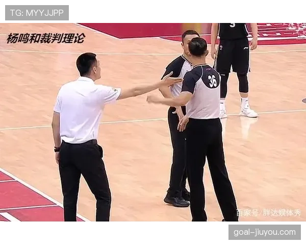 受伤倒地中断比赛的规则细节和裁判判罚标准解析