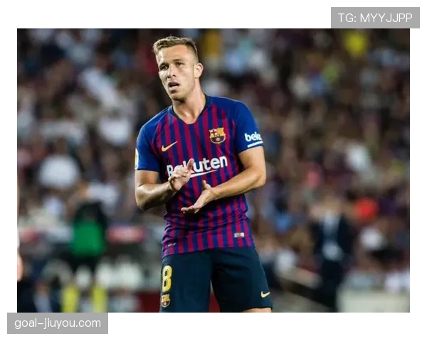 哈维本赛季频繁主导直塞撕开防线，角色更趋近于组织型前锋